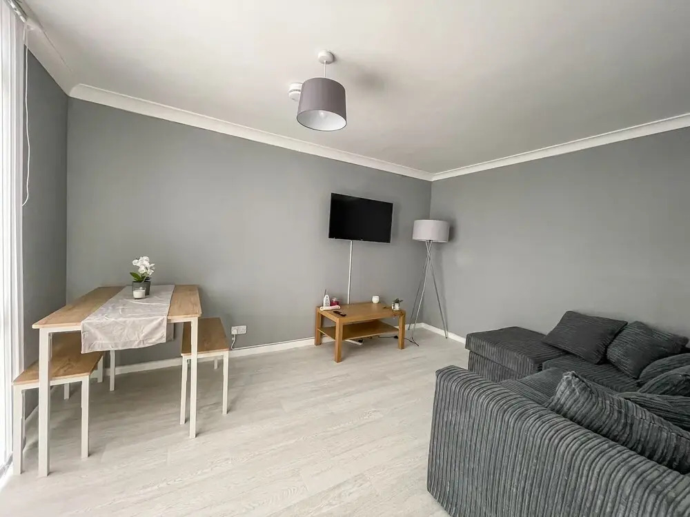 Impeccable 2-bed Home Close to City Centre!!