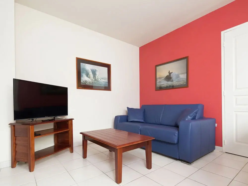 Marine Apartment With Dishwasher in Harbor Town