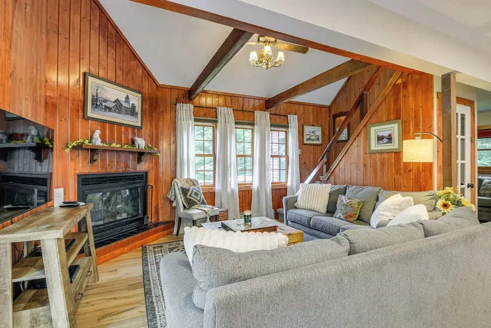 Honey Paws Inn: Wilmington Home 6 Mi to Mount Snow