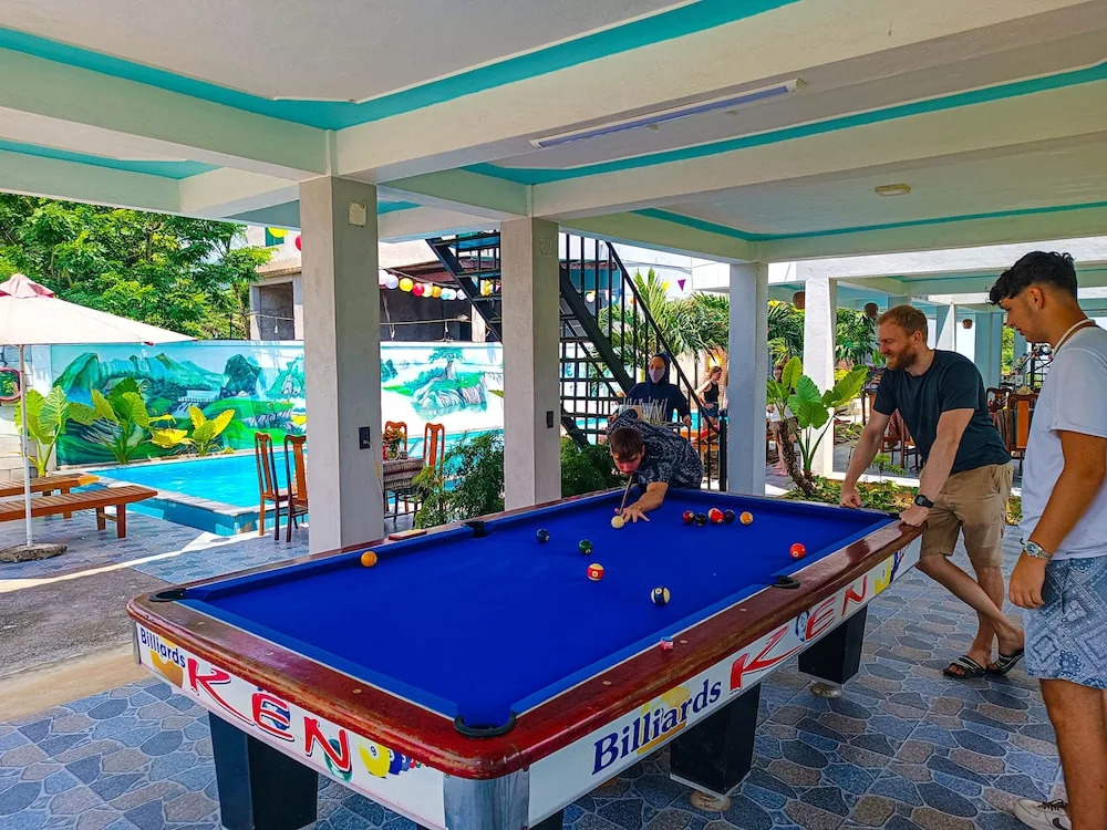 YoLo Pool Bar Villas