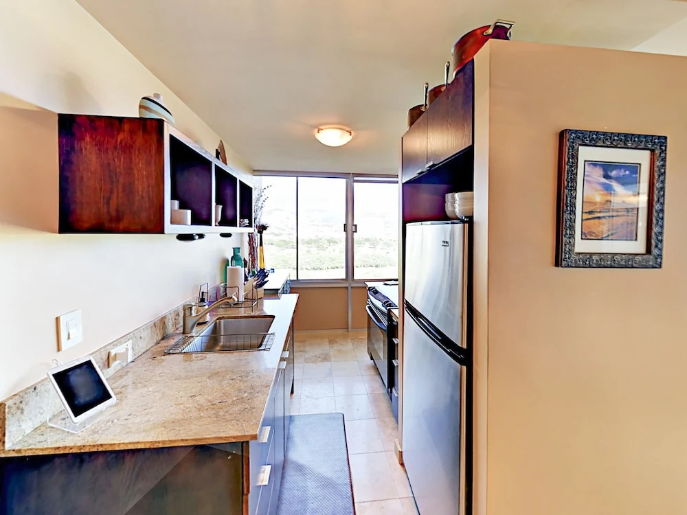 Waikiki Getaway - Studio Condo