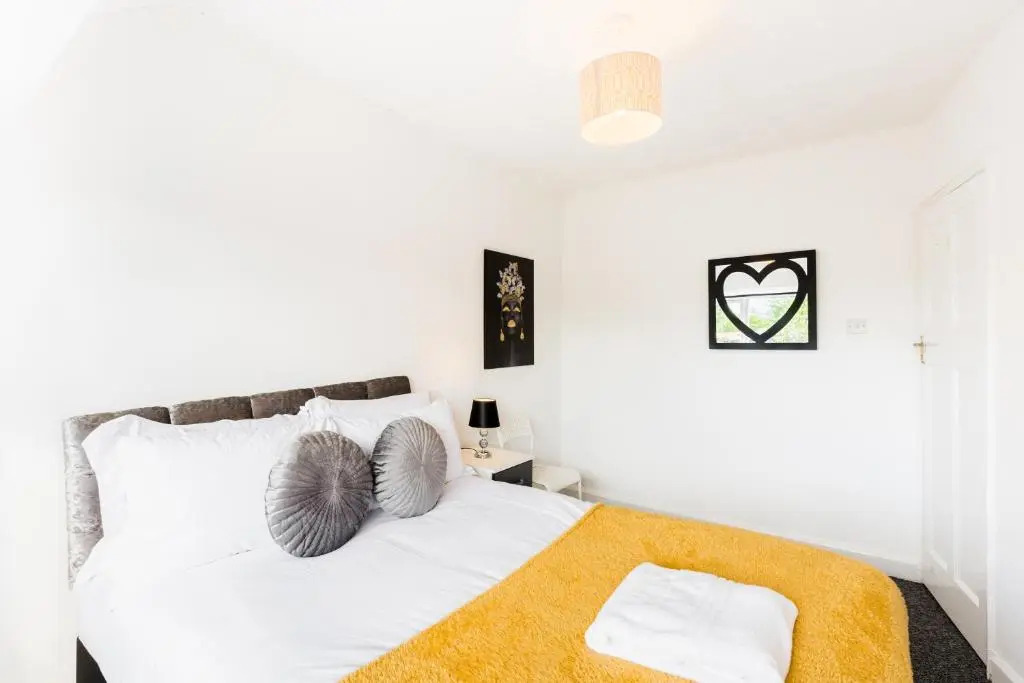 CIean and Cozy Quiet 4 Bedroom House in Acocks Green close to NEC perfect for contractors and families