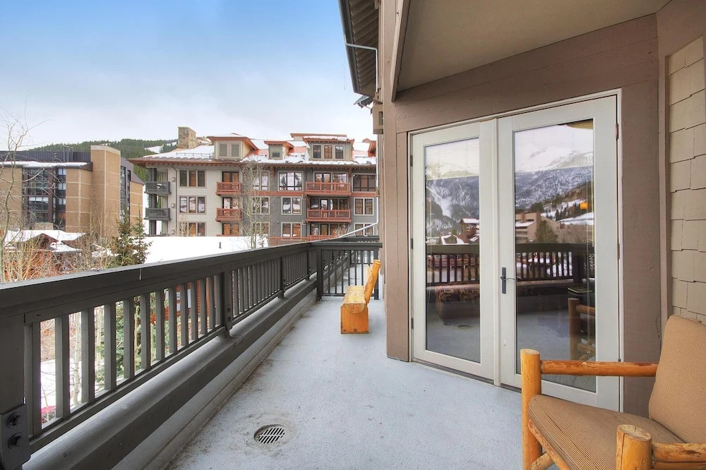 Tx202 Taylors Crossing 1 Bedroom Condo by RedAwning