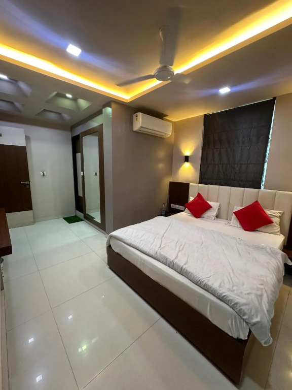 Oyo 28683 Hotel Suhagan Heights