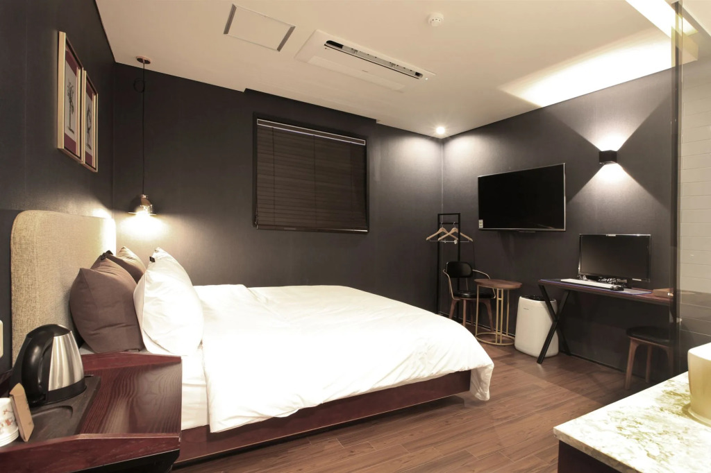 Brown Dot Yangjeong