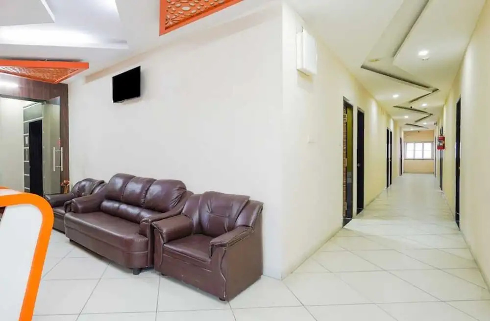 Townhouse Oak IIT Kanpur Metro Station