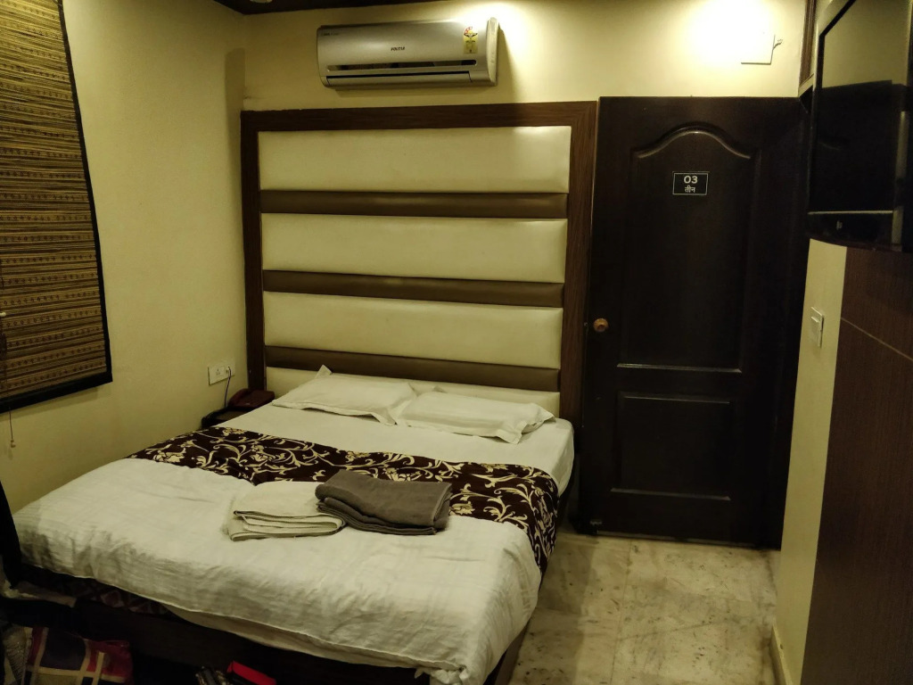 Hotel The Spot Near New Delhi Railway Station