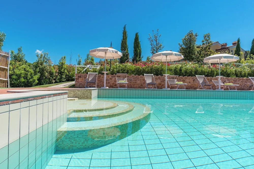 Luxury Villa in Tuscany with Pool near Pisa and Florence - Eight Bedrooms 14 pl