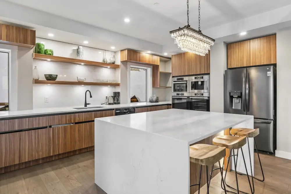 Chalet Monashee - Brand New High-End Property with Amazing Views