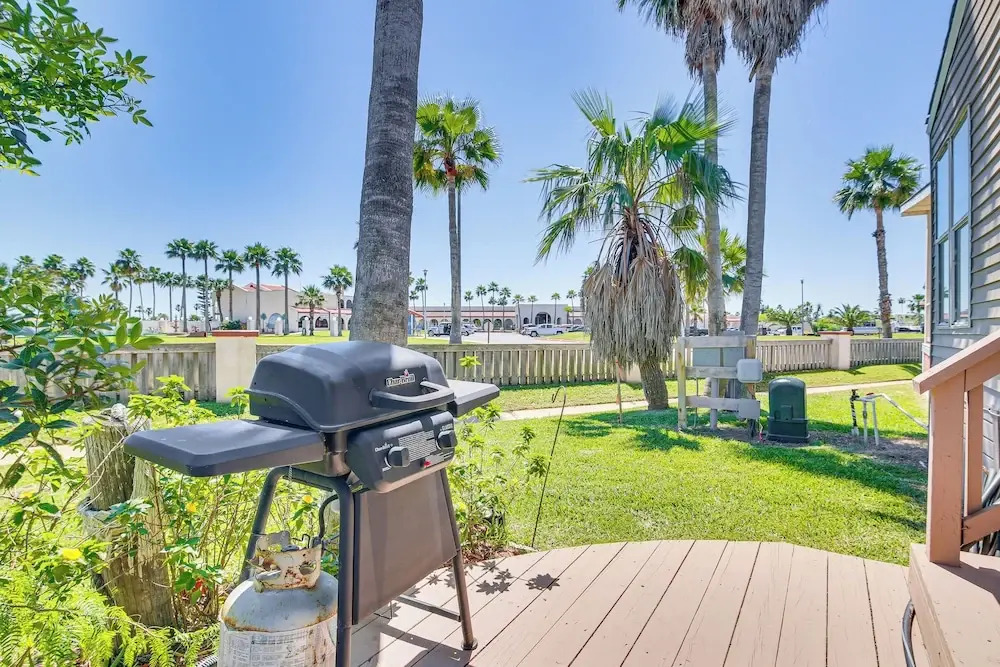 Resort-style Perks & Deck at Port Isabel Home!