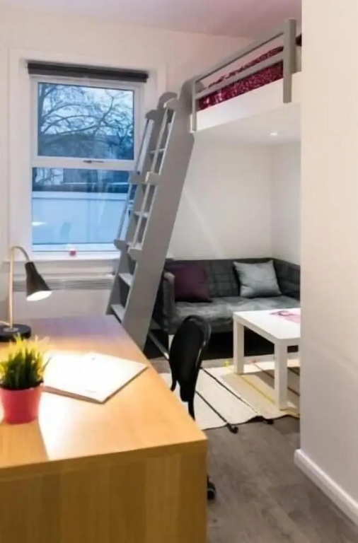 Student Only Spacious Ensuite Finsbury House