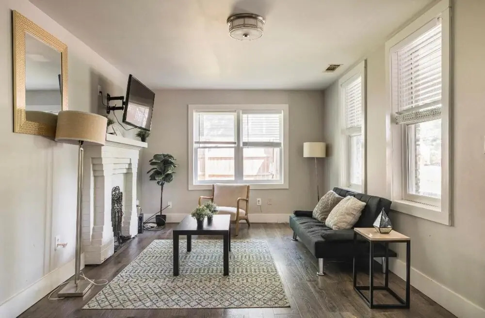 Charming Fully-renovated Bungalow