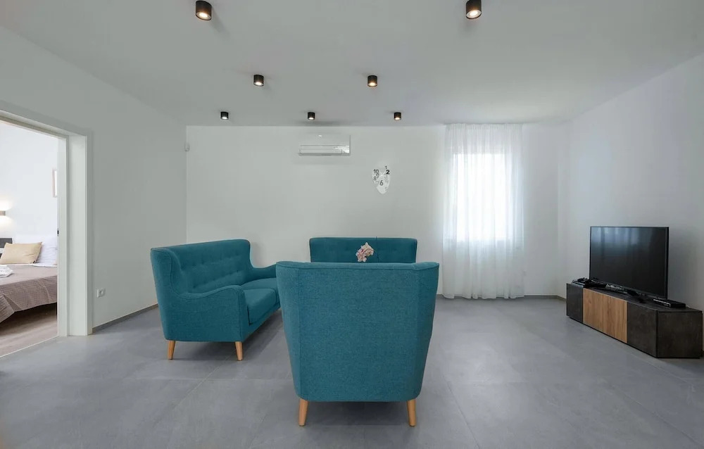 Amazing Home in Manjadvorci With Outdoor Swimming Pool, Wifi and 3 Bedrooms