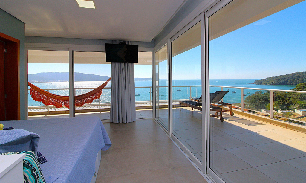 1082 - Flat com Vista para o Mar e Hidromassagem para Locação de Temporada em Bombinhas