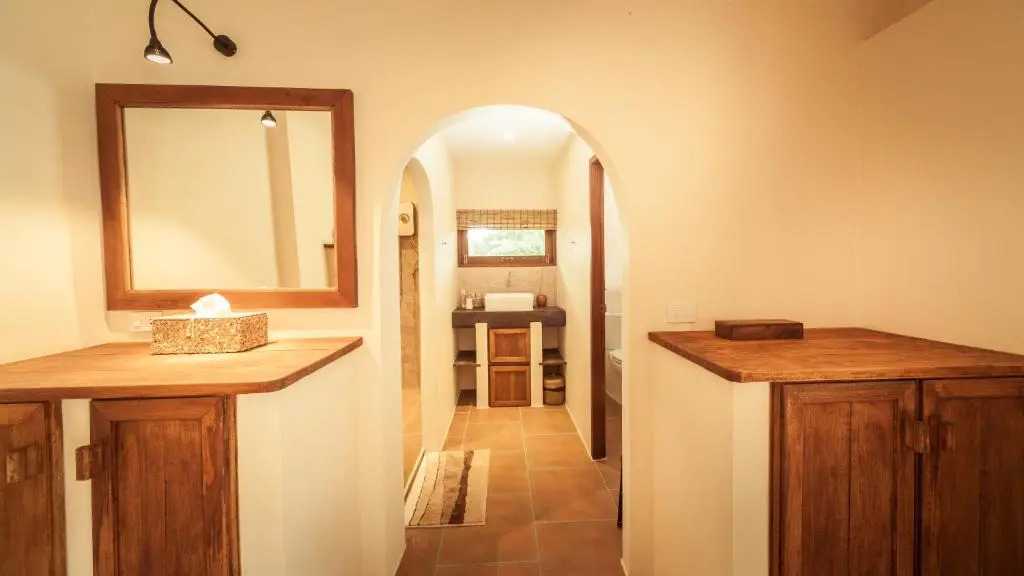 Baan Bai Mai, 2 villas, 8 bedrooms for 16 guests