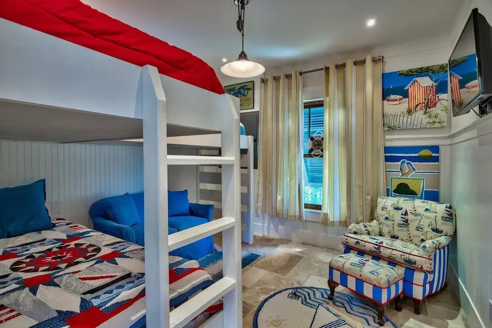Tangled In Blue 5 Bedroom Holiday Home by Five Star Properties
