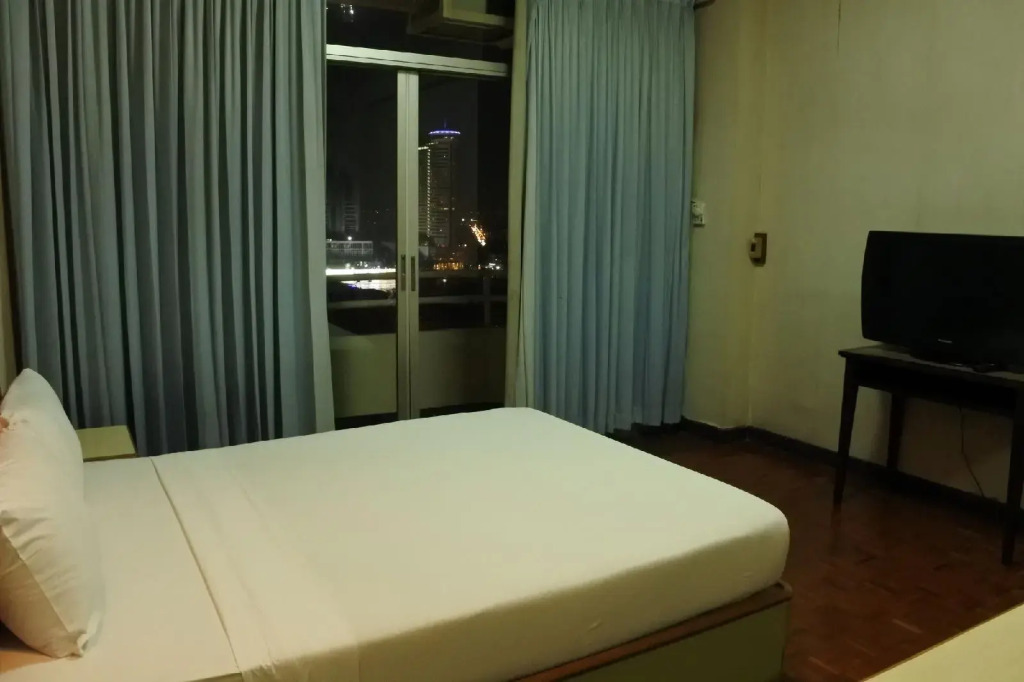Suriwongse Tower Inn