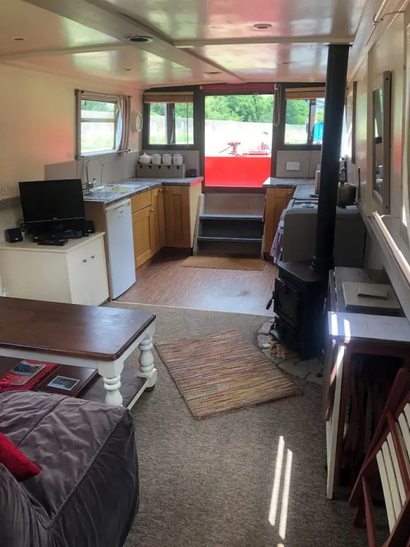 The Cru Houseboats