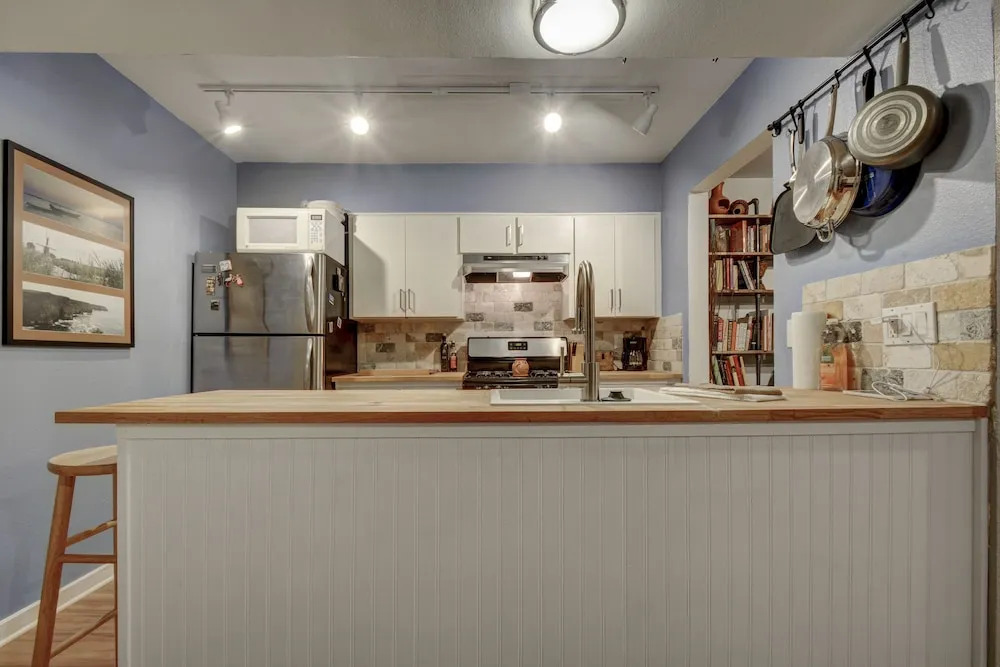 Austin Condo in Hip Travis Heights - 1 Br condo by RedAwning