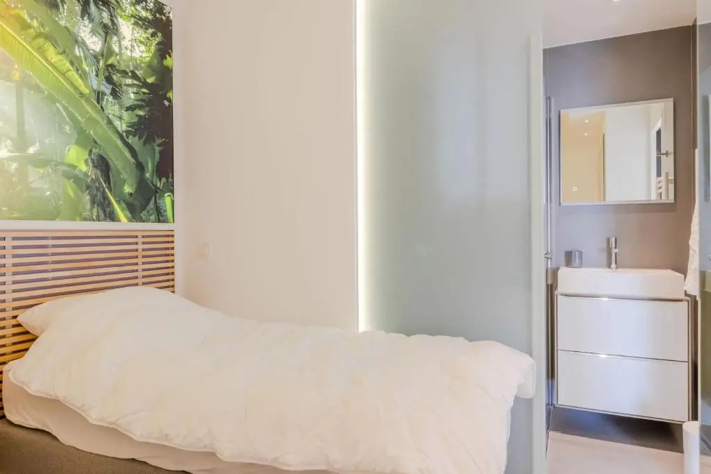 SERRENDY Splendid 3-bedroom apartment within an upscale