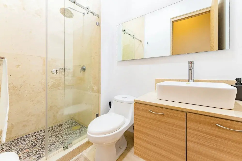 NEW Perfect Location 24 Hours Security Free Parking