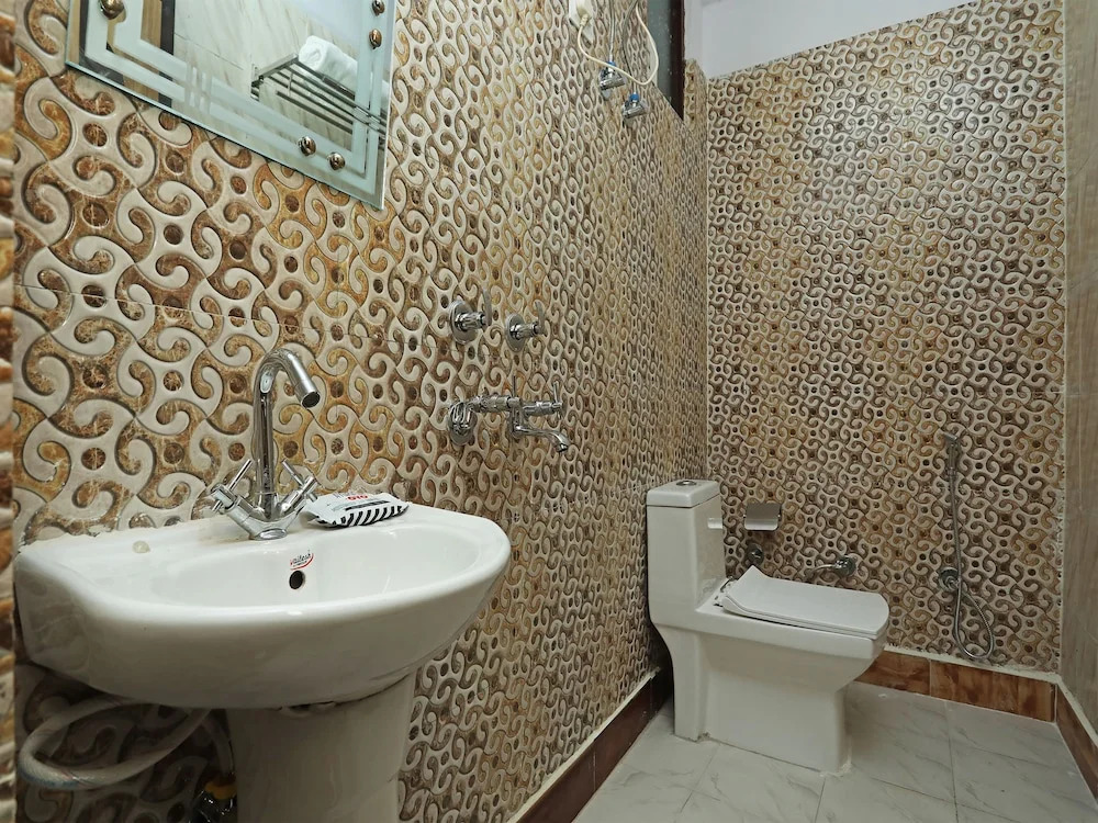 Qlark Rooms & Lawn By OYO Rooms