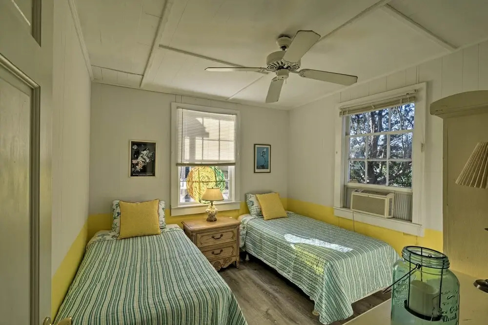 Pawleys Island House, - Steps to Beach & Creek!