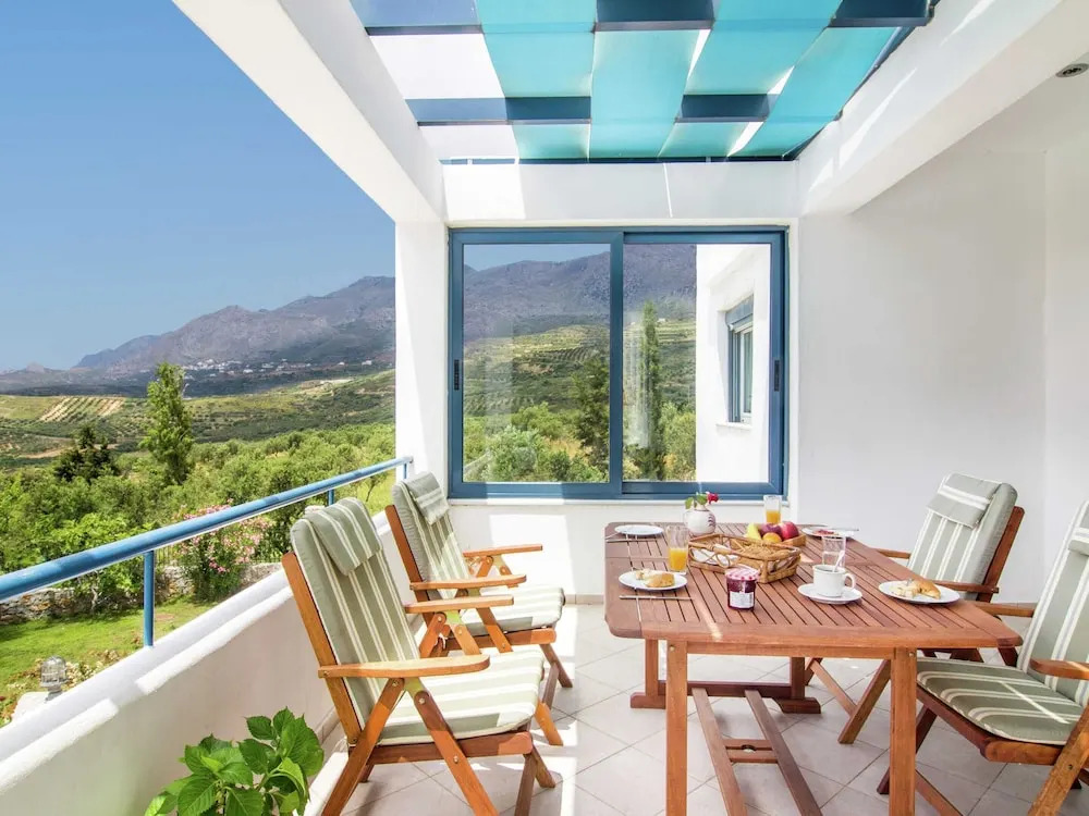 Villa in Lefkogia Crete With Swimming Pool
