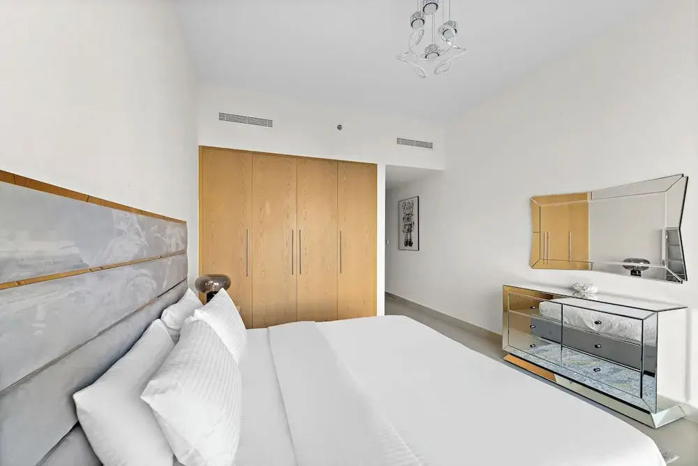 2BR 203 Bellevue Tower 1