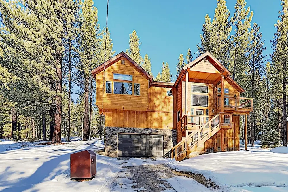 Lavish New-build: Private Hot Tub & 2 Living Areas 4 Bedroom Home