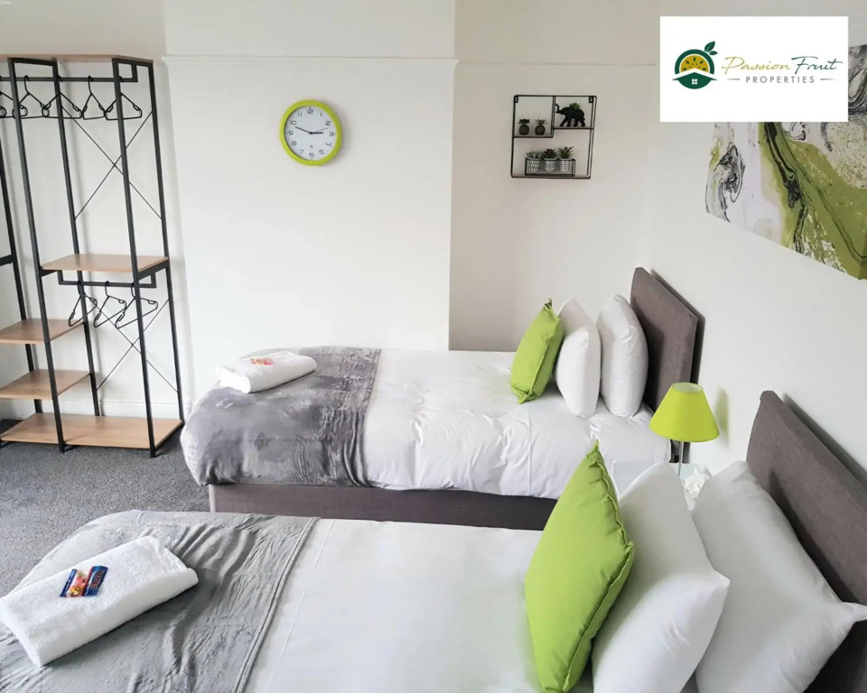 Classy 3-Bedroom MAC House with Garden - Pool Table - Netflix