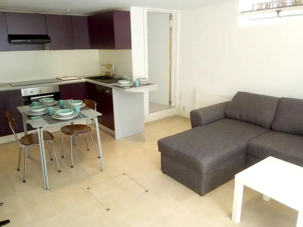 Apartment with 2 Bedrooms in Waterloo, with Wifi