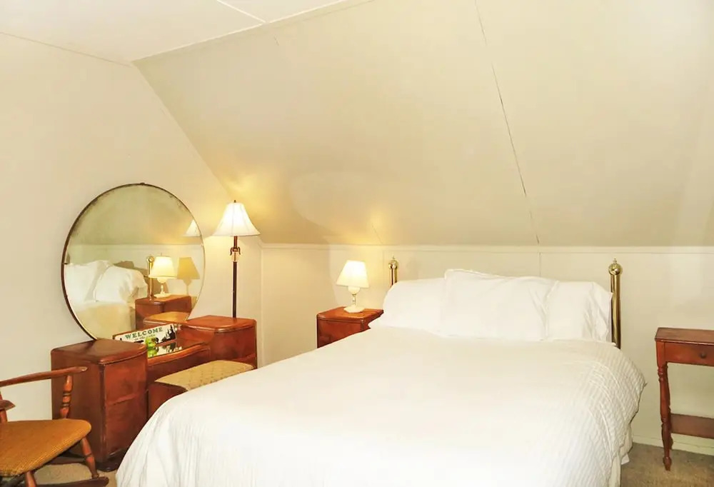 Balsam House - Walk to Lake & Private Beach Area