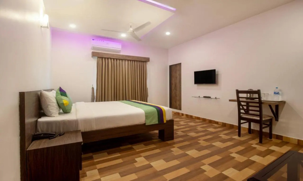 Treebo Elite Plaza, 700 Mtrs From Madikeri Fort