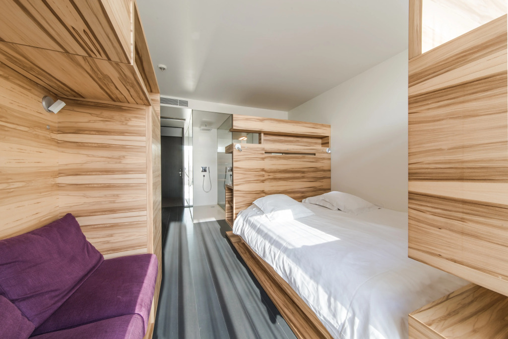 D-Hotel