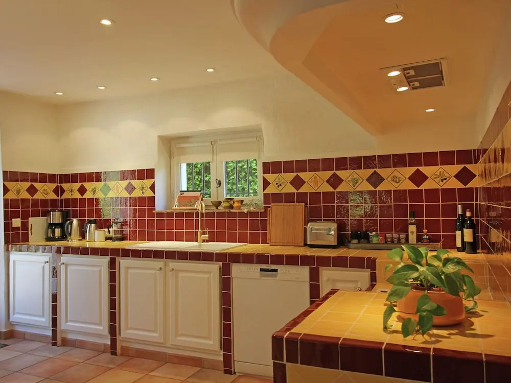 Spacious Villa With Private Swimming Pool a few Minutes' Walk From Lorgues