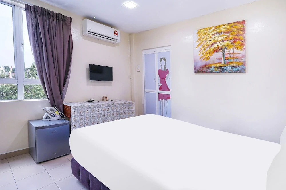 OYO 90486 Station Hotel