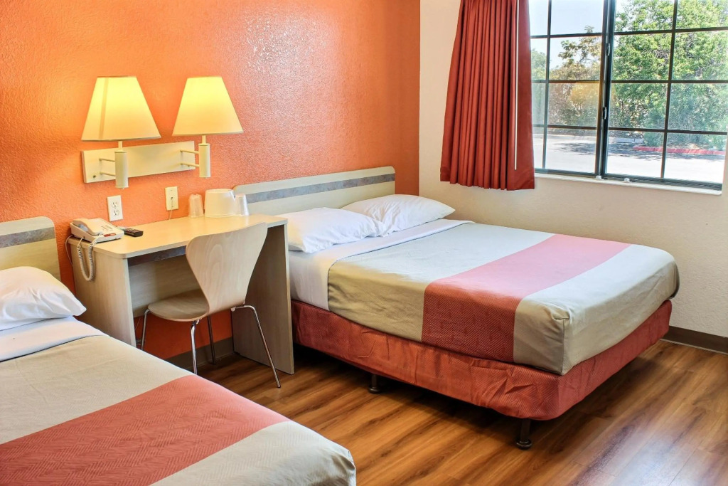 Motel 6-Coalinga, CA - East