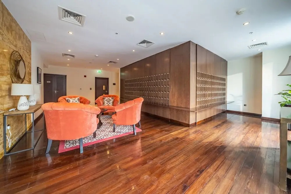 Monty - Stylish Apartment with Partial Burj Khalifa View