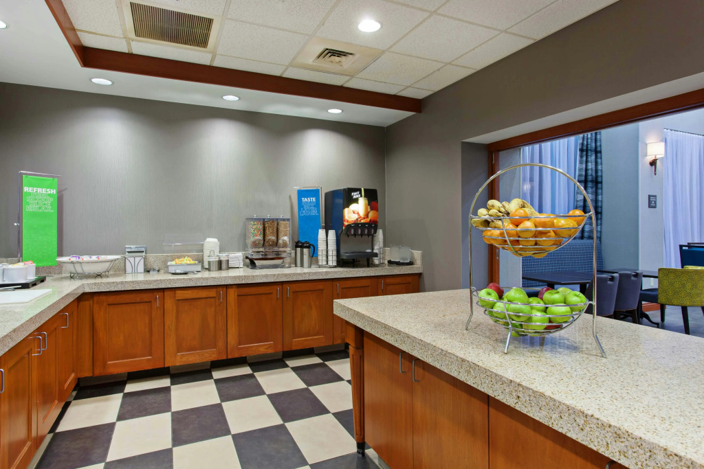 Hampton Inn & Suites Clovis Airport North