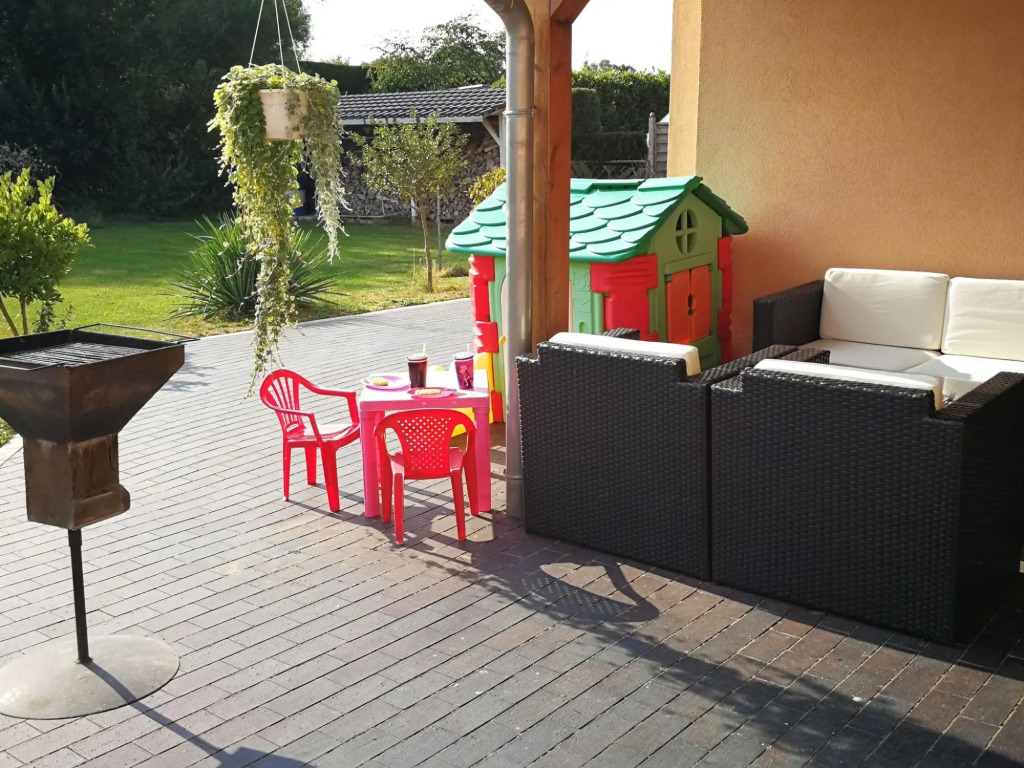 Reizendes Ferienhaus mit Swimmingpool Naehe Ostsee