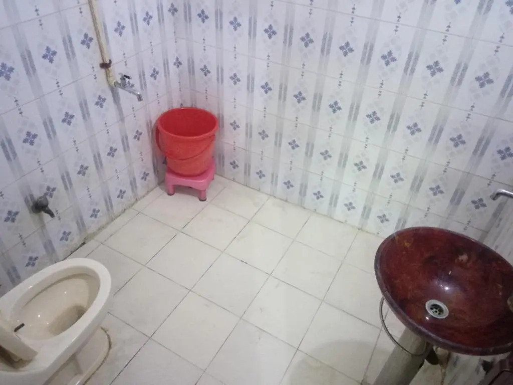 Royal Inn -01 Minute Walk in Nizamuddin Railway Station