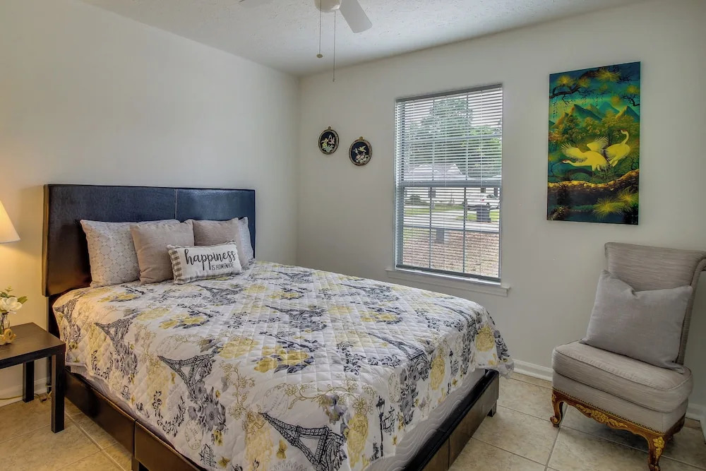 Savannah Vacation Rental ~ 8 Mi to River Street!