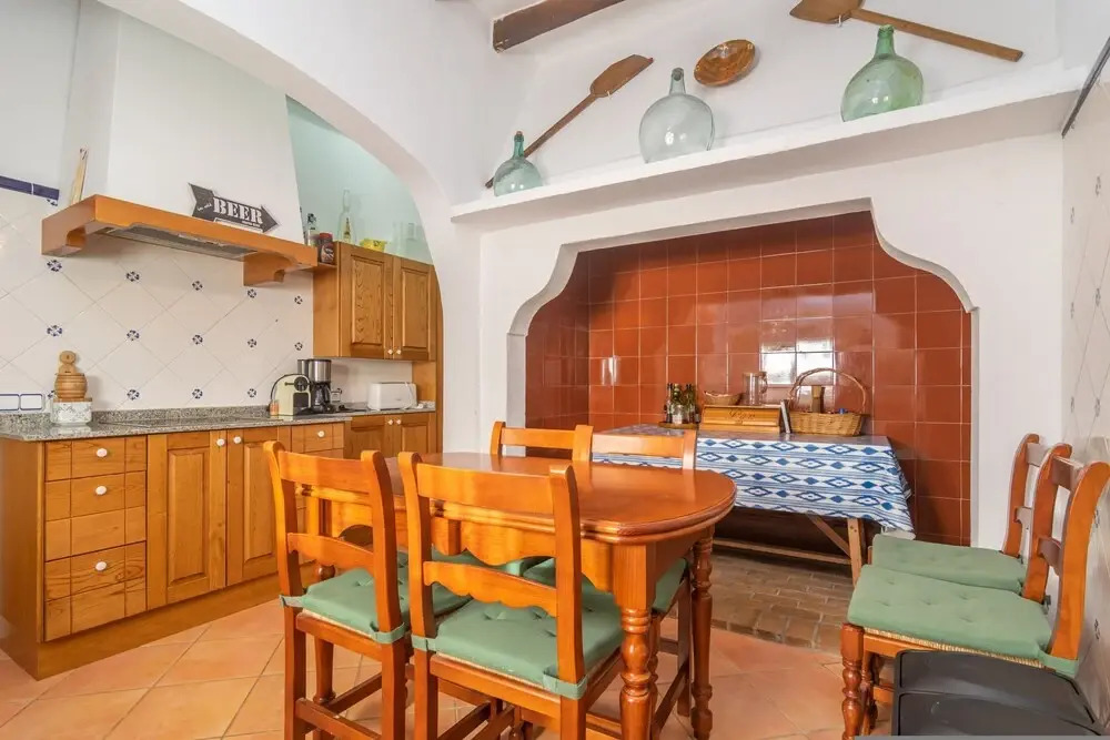 N Amera in Santa y With 5 Bedrooms and 5 Bathrooms