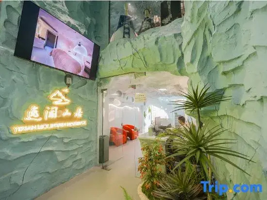 Yixian Mountain Home Hostel (Xijiang Qianhu Miao Village No. 1 Wind and Rain Bridge Shop)
