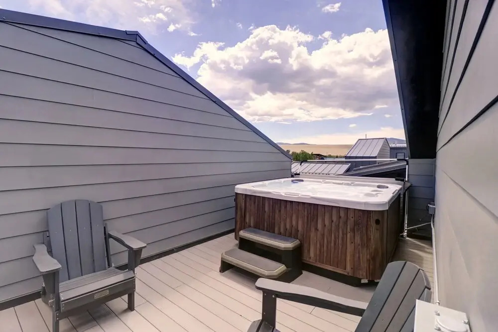 58b 2br 3ba 2 Bedroom Townhouse by RedAwning