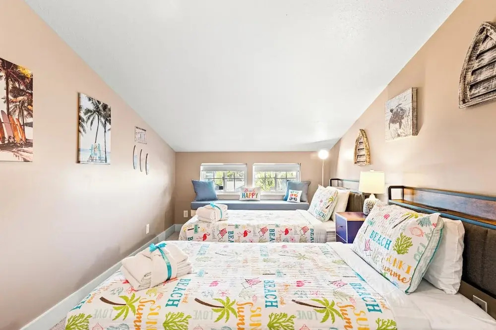 Just Beachy 3BR Dog-friendly Townhouse Near Beaches & Attractions!