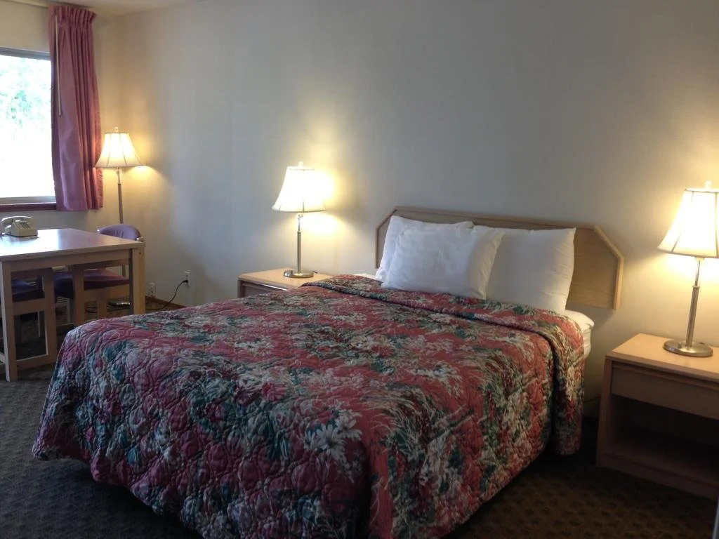 Timberland Inn & Suites