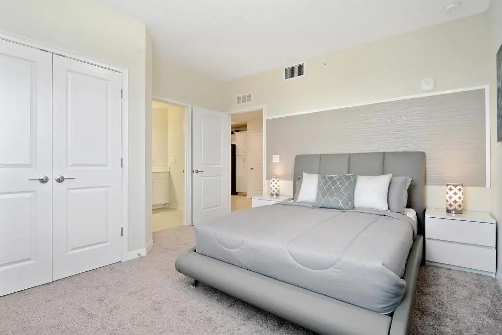 Three Bedrooms Storey Lake Orlando 201