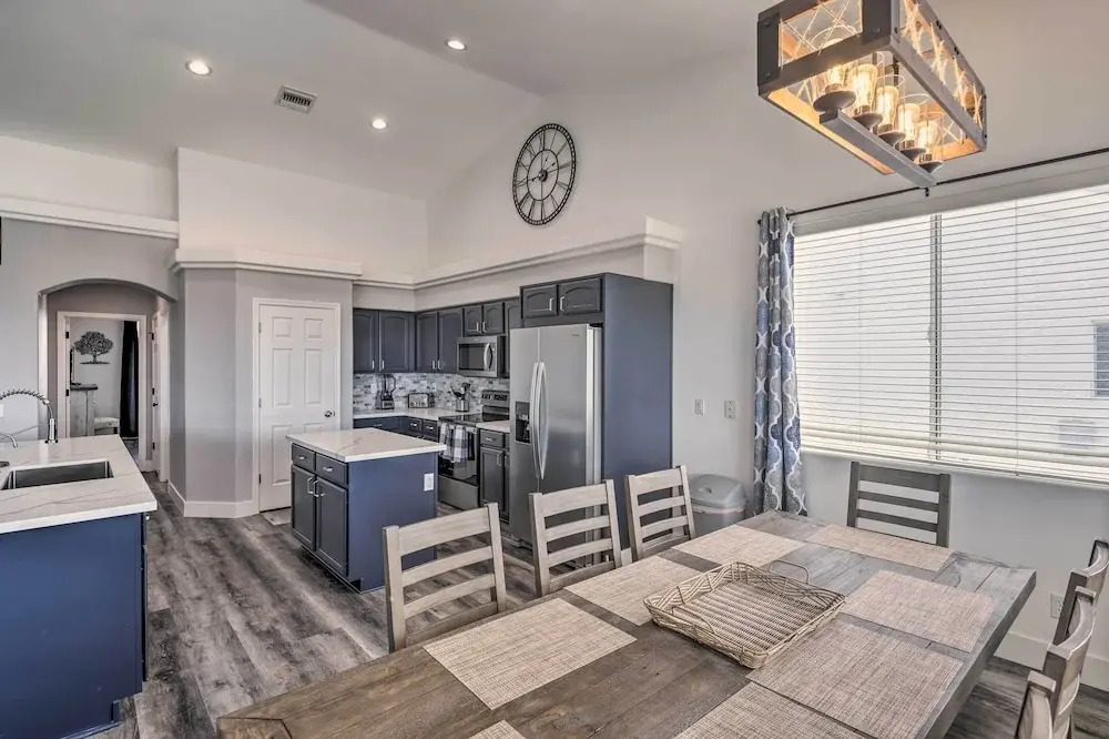 Sunny Snowbird's Retreat w/ Lake Havasu Views!